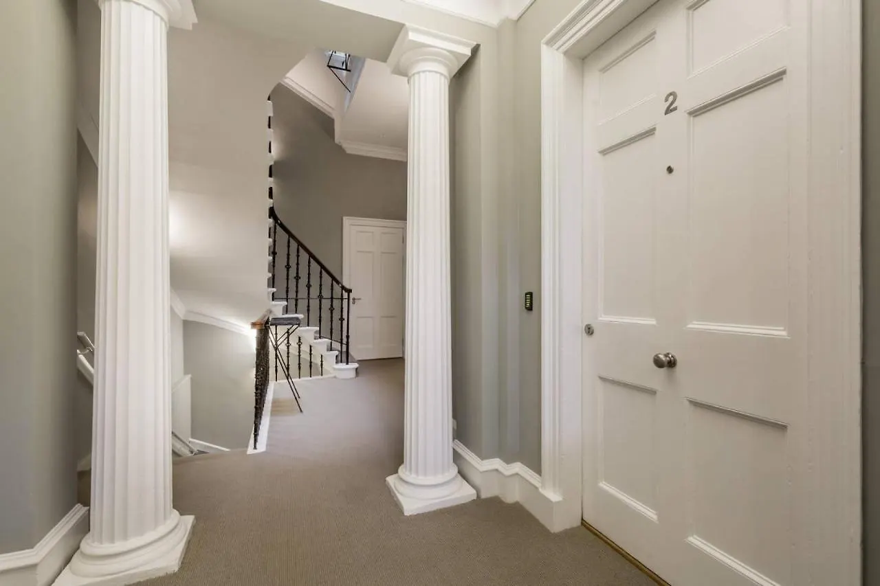 アパート Joivy Spacious And Bright 1Bed Apt, Short Walk From Princes Street エディンバラ イギリス